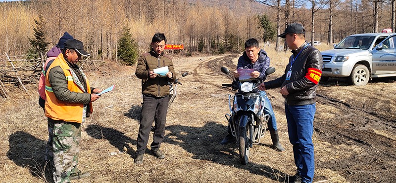 紧绷森林防火弦 多措并举保平安 沙金沟林场全面抓好清明节期间森林防火事情 (2).jpg 紧绷森林防火弦 多措并举保平安 沙金沟林场全面抓好清明节期间森林防火事情 (2).jpg